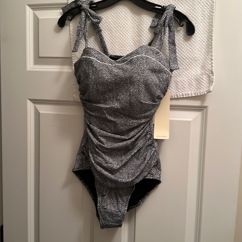 Gottex One Piece  DCUP Swimsuit- New 🌴🌴🏖🏖